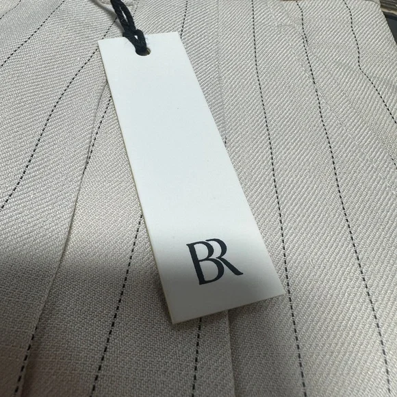 Banana Republic LINEN-BLEND HERRINGBONE PLEATED PANT Size 2 Cream and Navy - Picture 2 of 4